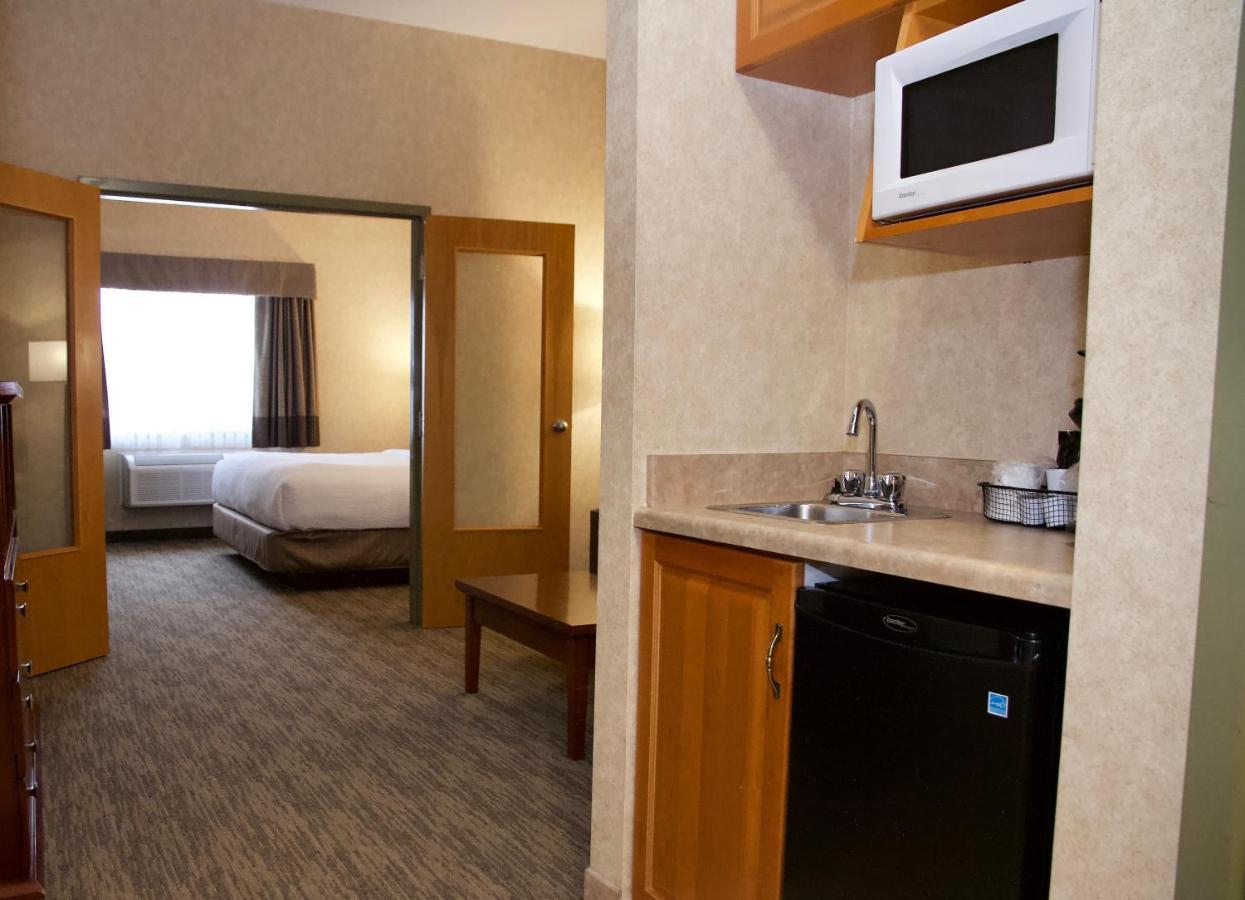 Days Inn & Suites By Wyndham Brooks Exteriör bild