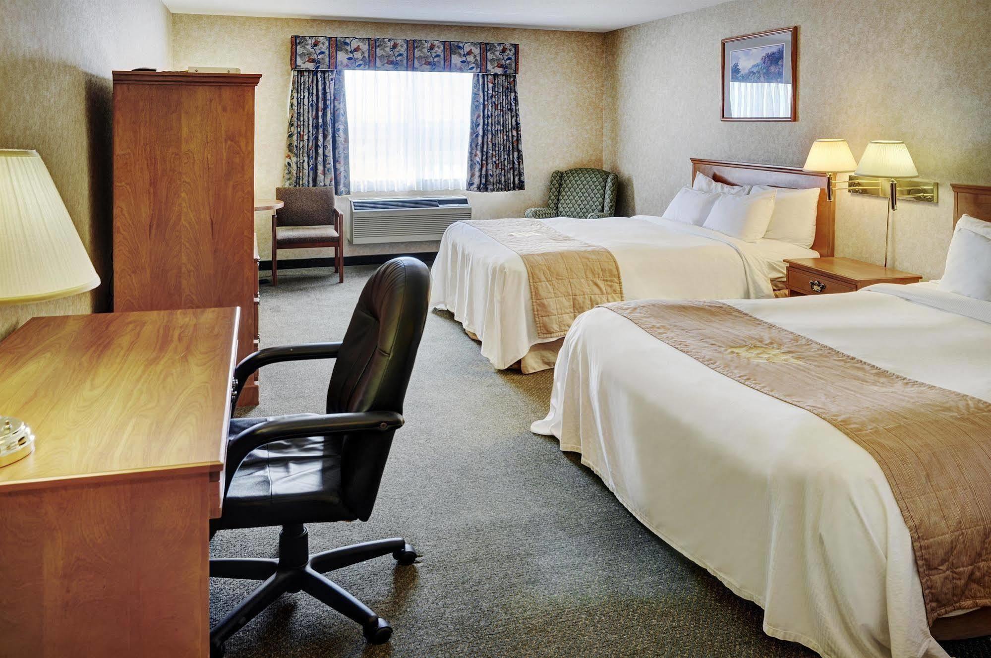 Days Inn & Suites By Wyndham Brooks Exteriör bild